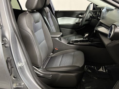Used 2025 Chevrolet Trax LT image 25