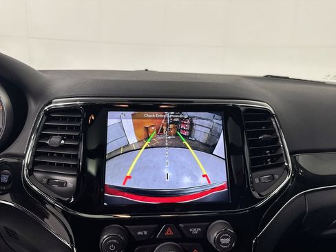 Used 2019 Jeep Grand Cherokee Trailhawk w/ Trailhawk Luxury Group AWD/4WD image 12