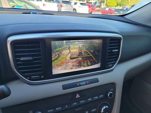 Used 2020 Kia Sportage LX w/ LX Popular Package FWD image 21