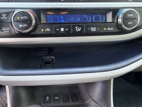 Used 2017 Toyota Highlander Plus FWD image 26