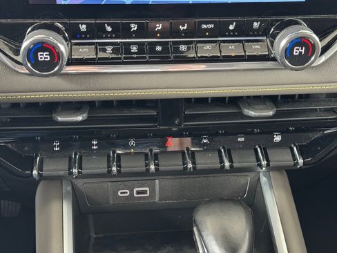 Used 2024 Chevrolet Colorado ZR2 w/ ZR2 Convenience Package III image 31