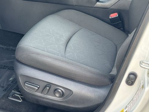 Used 2025 Toyota RAV4 XLE AWD/4WD image 13