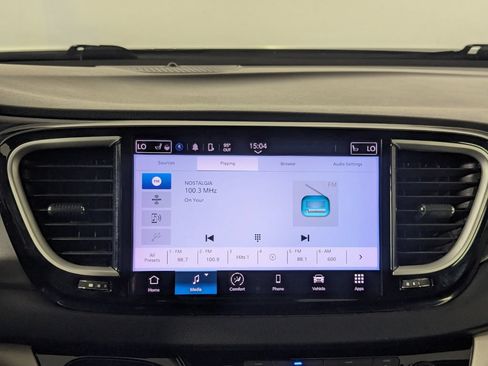 Used 2022 Chrysler Pacifica Touring-L FWD image 21