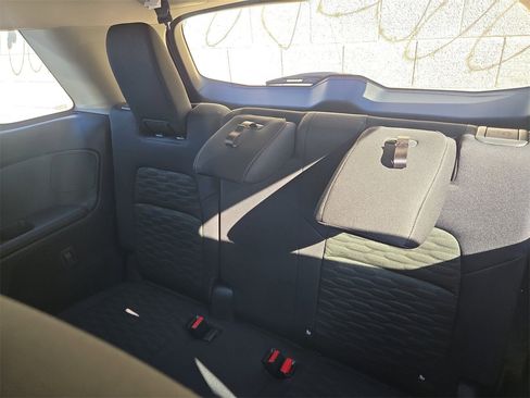 Used 2025 Nissan Pathfinder SV image 17