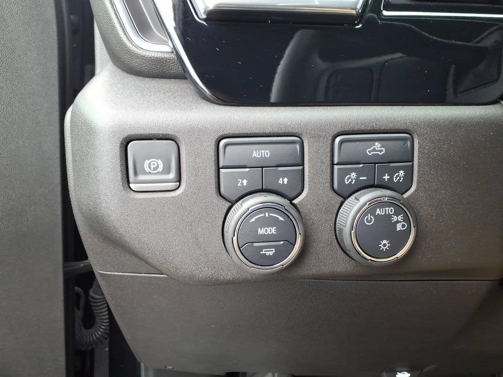 Certified 2025 Chevrolet Silverado 1500 LT AWD/4WD image 31
