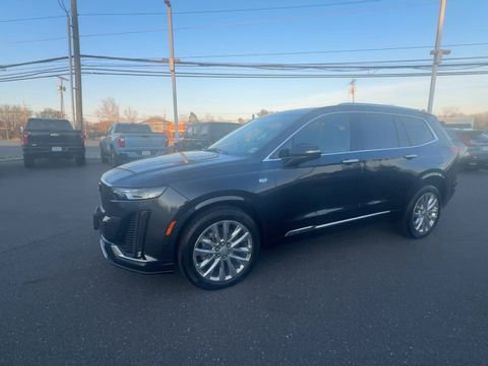 Used 2023 Cadillac XT6 Premium Luxury w/ Technology Package AWD/4WD image 4