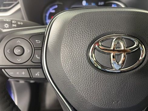 Used 2025 Toyota RAV4 XLE w/ Convenience Package image 9