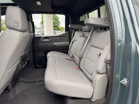 Used 2026 Chevrolet Silverado 1500 LT Trail Boss w/ Convenience Package II AWD/4WD image 12