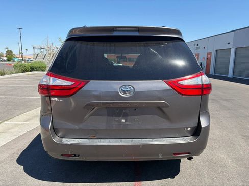 Used 2015 Toyota Sienna LE image 8