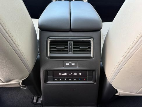 Used 2025 MAZDA CX-70 Plug-In Hybrid w/ Premium Pkg image 30