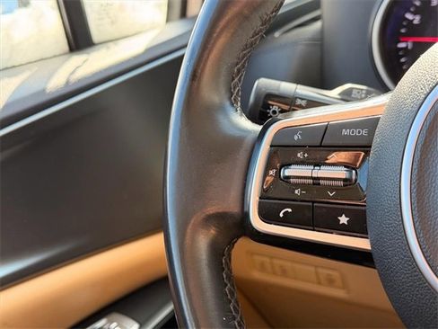 Used 2023 Kia Carnival LX image 15