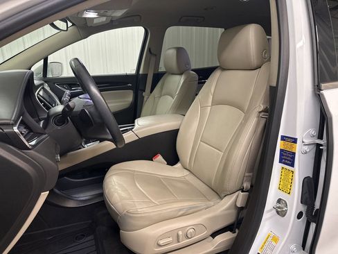 Used 2020 Buick Enclave Essence image 13