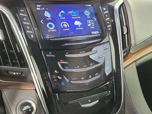 Used 2017 Cadillac Escalade Premium Luxury RWD image 29