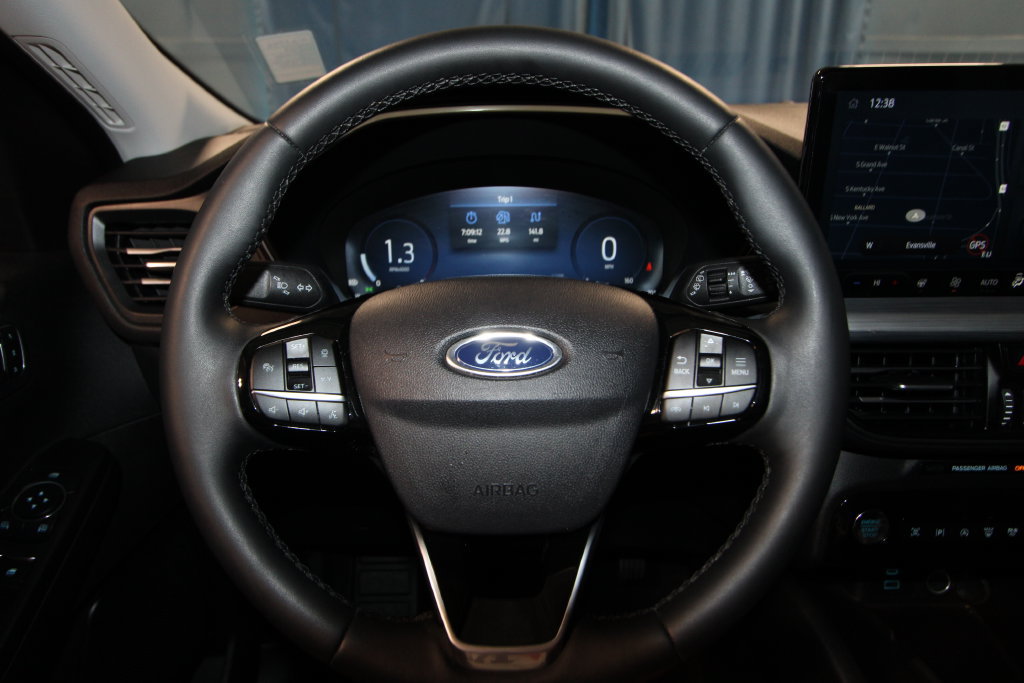 Used 2023 Ford Escape Platinum AWD/4WD image 12