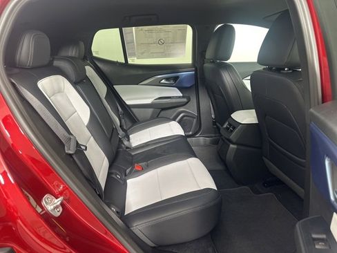 New 2026 Chevrolet Equinox EV LT image 17