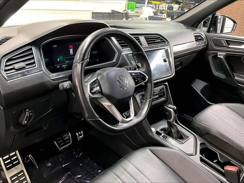 Used 2022 Volkswagen Tiguan SE R-Line image 17