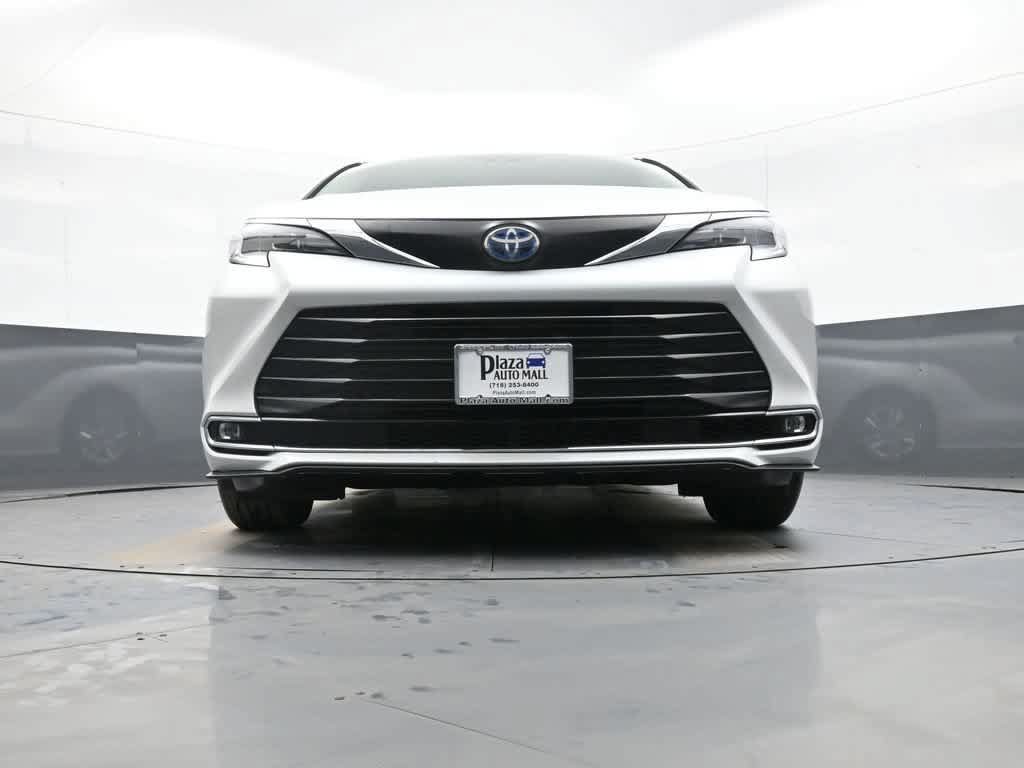 Used 2024 Toyota Sienna XLE w/ XLE Plus Package AWD/4WD image 29