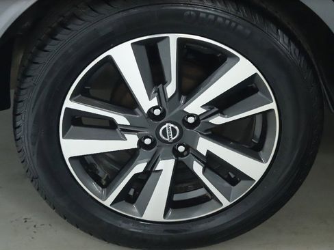 Used 2022 Nissan Versa SV w/ Trunk Package image 12