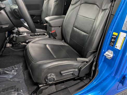 Used 2022 Jeep Wrangler Unlimited Sahara AWD/4WD image 10