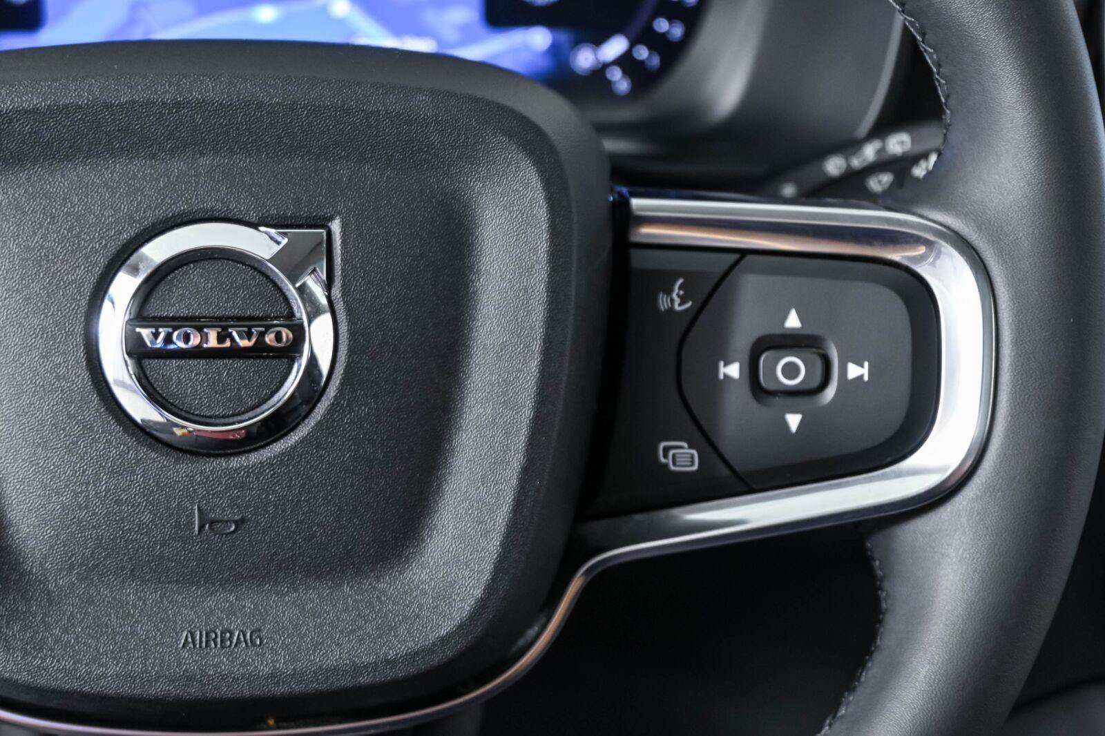 Used 2024 Volvo XC40 B5 Plus w/ Protection Package Premier AWD/4WD image 11