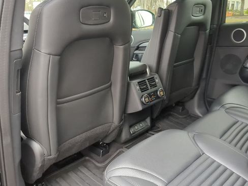 Used 2025 Land Rover Discovery Dynamic SE AWD/4WD image 19