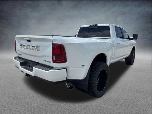 Used 2025 RAM 3500 Laramie AWD/4WD image 9