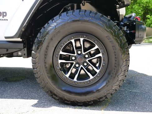 Used 2024 Jeep Wrangler Unlimited Rubicon AWD/4WD image 53
