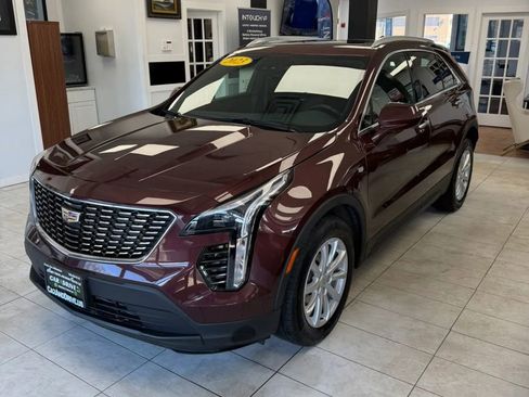Used 2023 Cadillac XT4 Luxury w/ Cold Weather Package FWD image 1