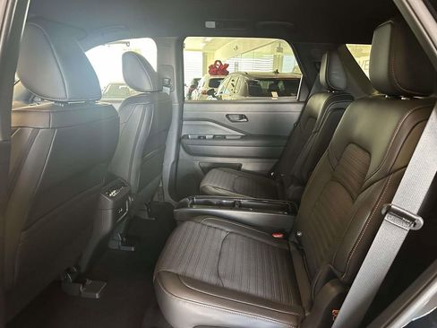 Used 2025 Nissan Pathfinder Rock Creek AWD/4WD image 13