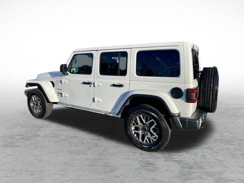 Used 2024 Jeep Wrangler Sahara image 5