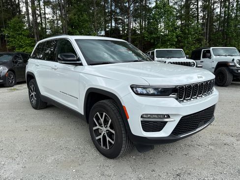 Used 2025 Jeep Grand Cherokee Limited AWD/4WD image 5