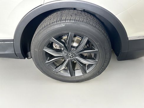 Used 2023 Volkswagen Tiguan SE FWD image 11