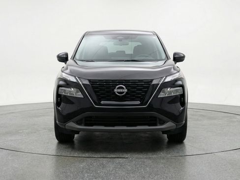 Used 2025 Nissan Rogue SV AWD/4WD image 2