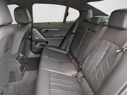 Used 2026 BMW 550e xDrive w/ Executive Package AWD/4WD image 20