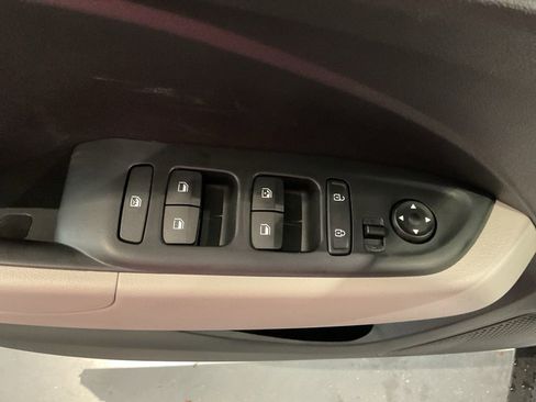 New 2026 Hyundai Venue SEL FWD image 9