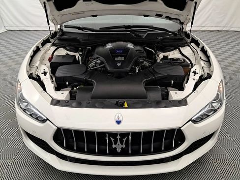 Used 2019 Maserati Ghibli S Q4 AWD/4WD image 24