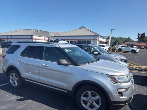 Used 2018 Ford Explorer XLT FWD image 1