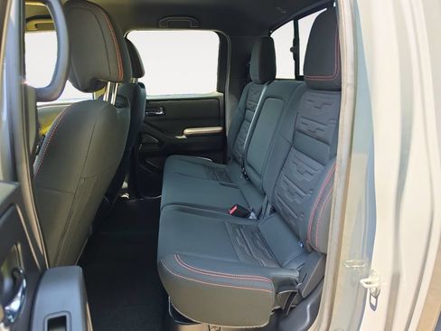 Used 2025 Nissan Frontier PRO-4X AWD/4WD image 13