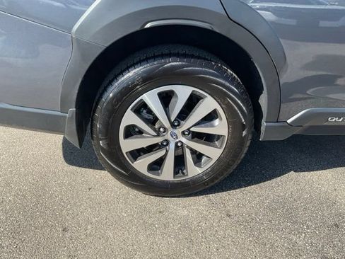 Certified 2025 Subaru Outback Premium AWD/4WD image 9