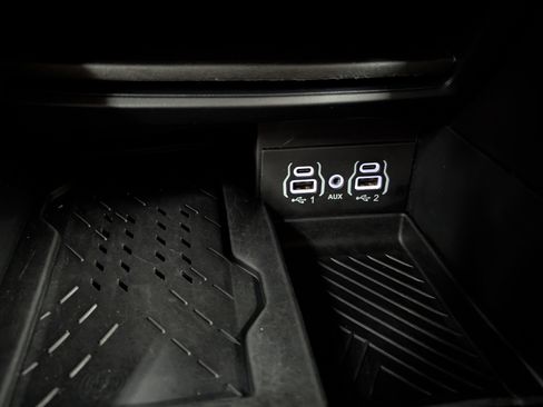 Used 2025 Chrysler Pacifica Limited image 26