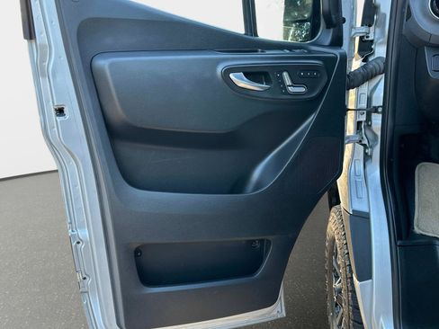 Used 2020 Mercedes-Benz Sprinter 2500 image 15