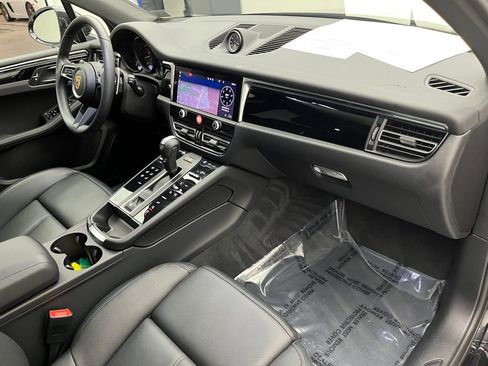 Used 2025 Porsche Macan image 38