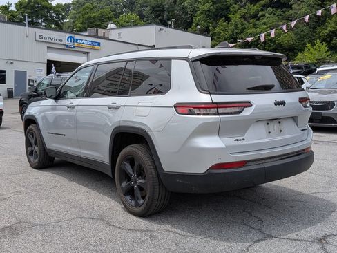 Used 2023 Jeep Grand Cherokee L Limited w/ Luxury Tech Group II AWD/4WD image 11