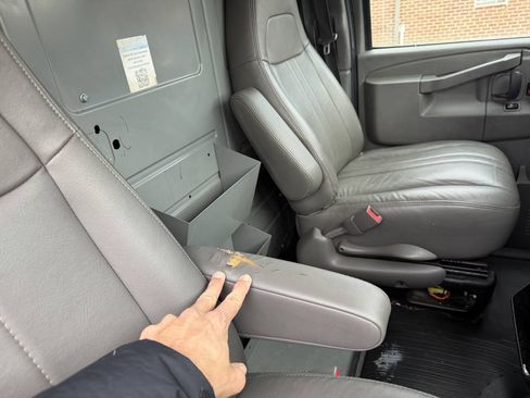 Used 2016 Chevrolet Express 2500 RWD image 19