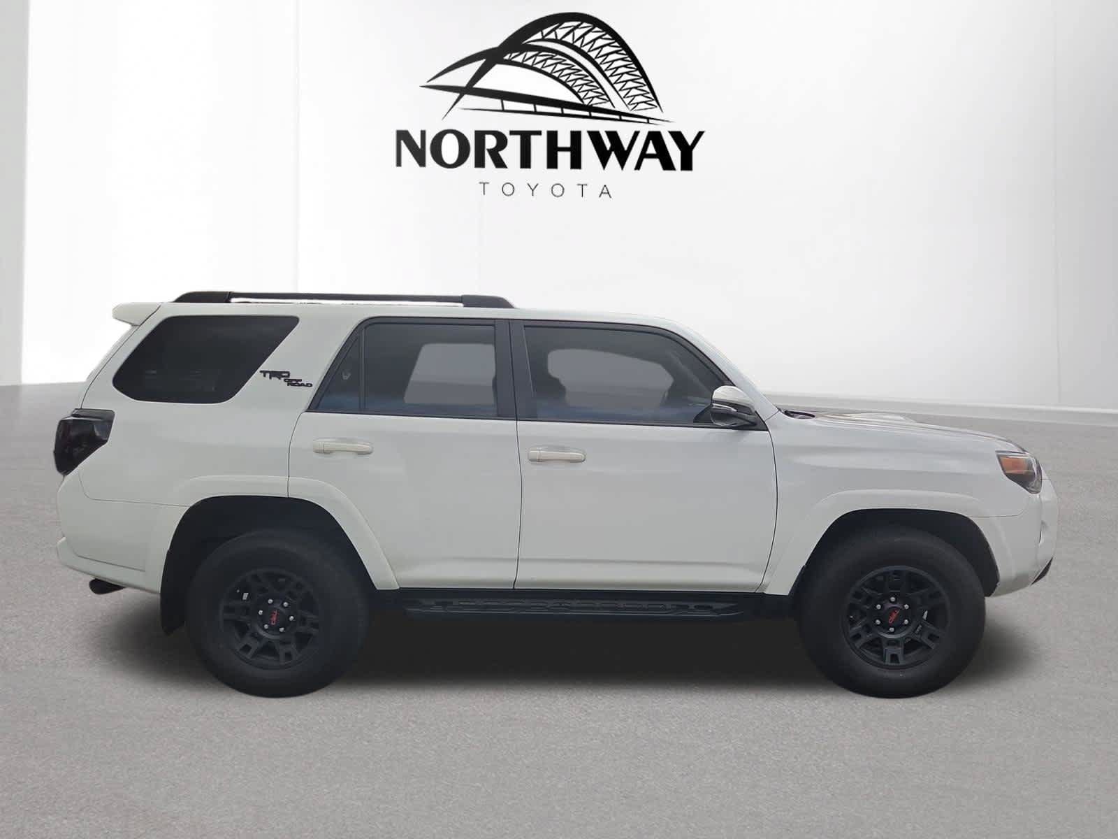 Used 2024 Toyota 4Runner TRD Off-Road Premium w/ Moonroof Package AWD/4WD image 2
