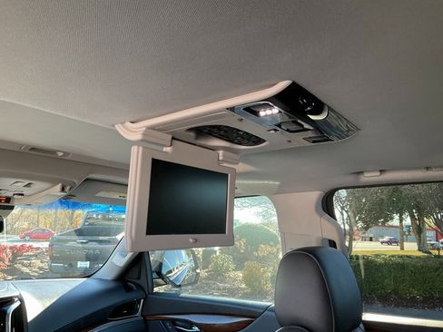 Used 2018 Cadillac Escalade ESV Luxury image 18