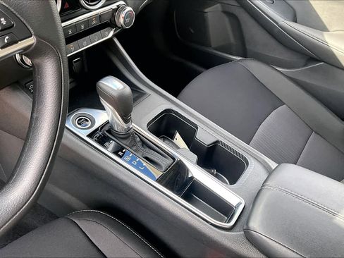 Certified 2025 Nissan Sentra SV image 15