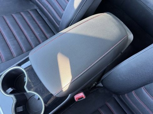 Used 2015 Ford Fusion SE w/ Equipment Group 201A image 18