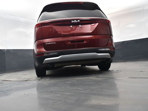 Certified 2024 Kia Carnival LX image 26