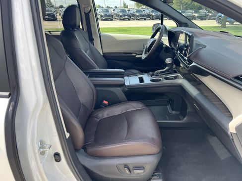 Used 2024 Toyota Sienna Platinum FWD image 29
